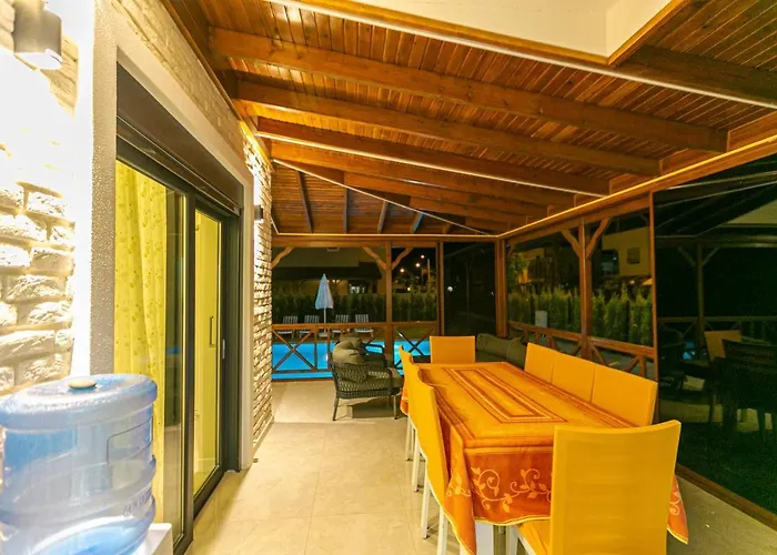 Paradise Town Estella Villa *