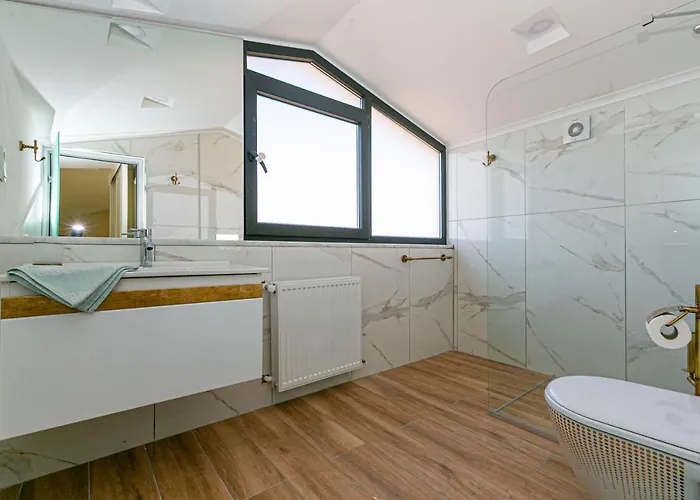 Paradise Town Estella Vila